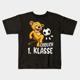 1. Klasse Schulkind Schulanfang Fußball Löwe Kids T-Shirt